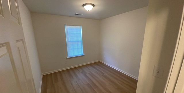 5 E BYFIELD DR, Memphis, TN 38109