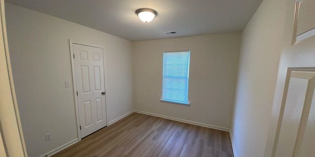 5 E BYFIELD DR, Memphis, TN 38109