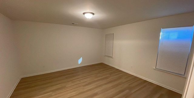 5 E BYFIELD DR, Memphis, TN 38109