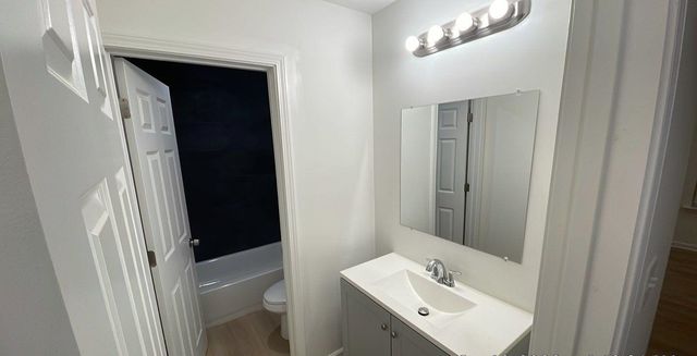 5 E BYFIELD DR, Memphis, TN 38109