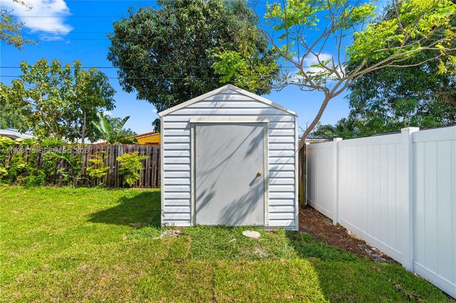 6881 Harding St, Hollywood, FL 33024