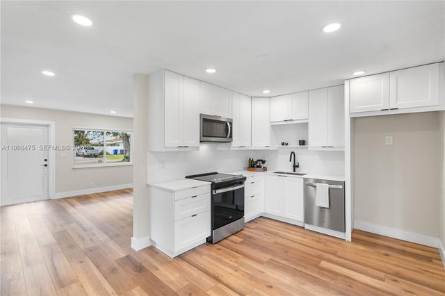 6881 Harding St, Hollywood, FL 33024