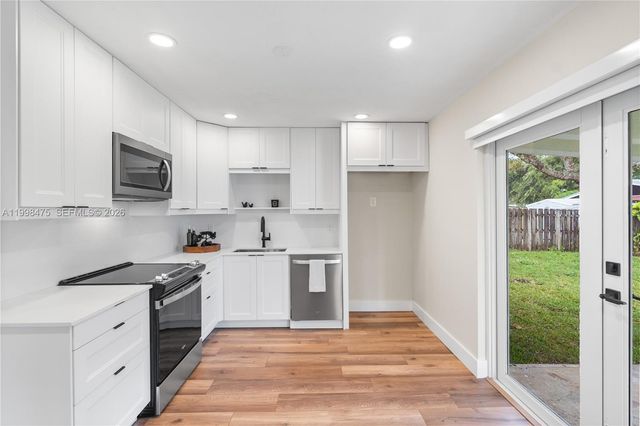 6881 Harding St, Hollywood, FL 33024