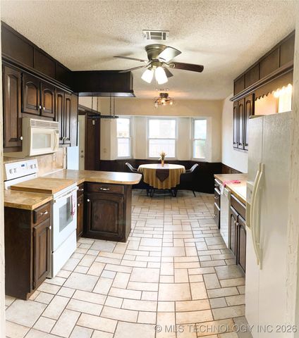 609 Willow Court, Pryor, OK 74361