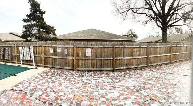 609 Willow Court, Pryor, OK 74361