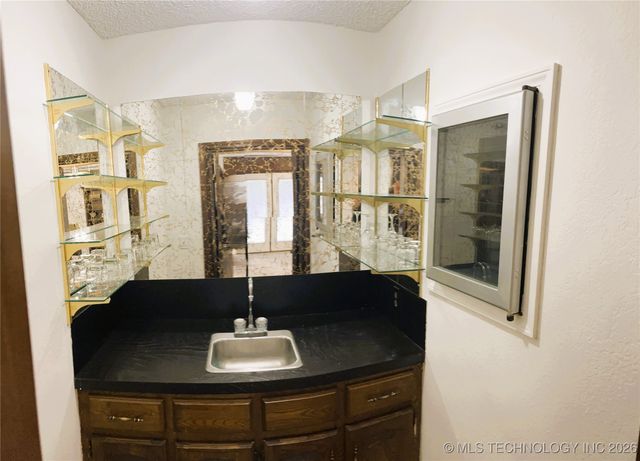 609 Willow Court, Pryor, OK 74361