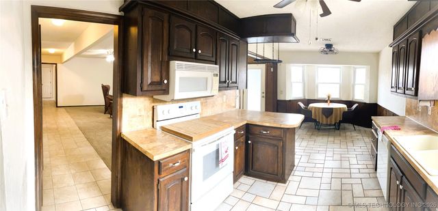 609 Willow Court, Pryor, OK 74361