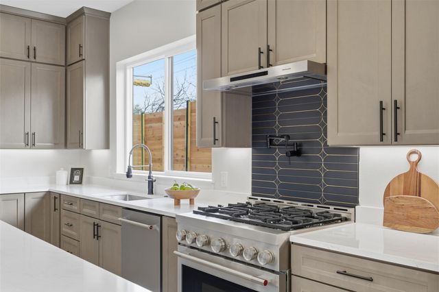 8115 Rockwood LN B, Austin, TX 78757