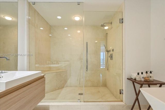 17301 Biscayne Blvd 605, North Miami Beach, FL 33160