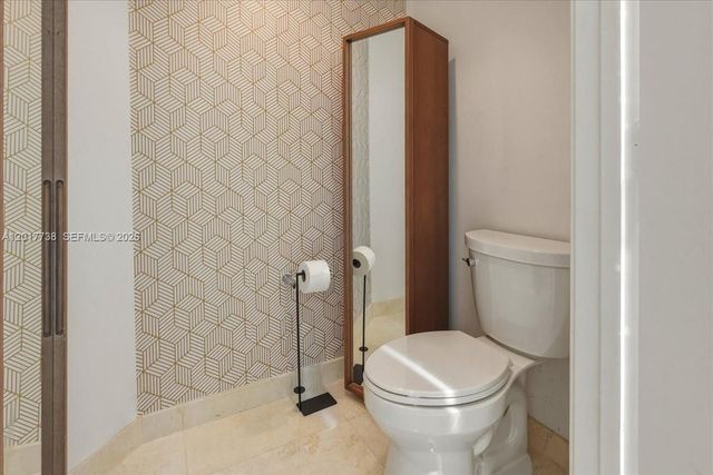 17301 Biscayne Blvd 605, North Miami Beach, FL 33160