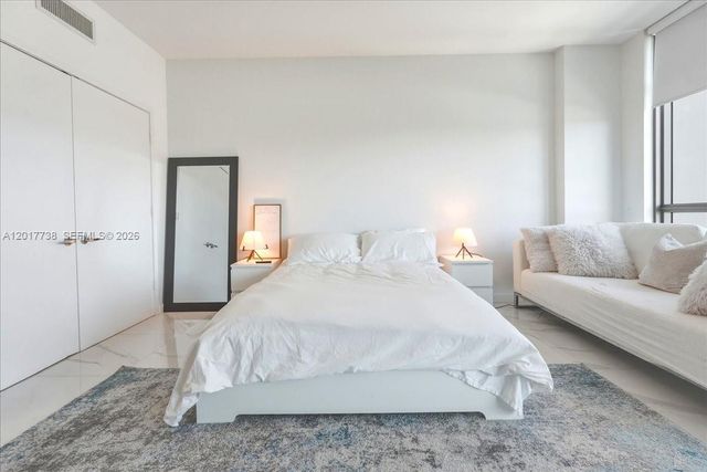 17301 Biscayne Blvd 605, North Miami Beach, FL 33160