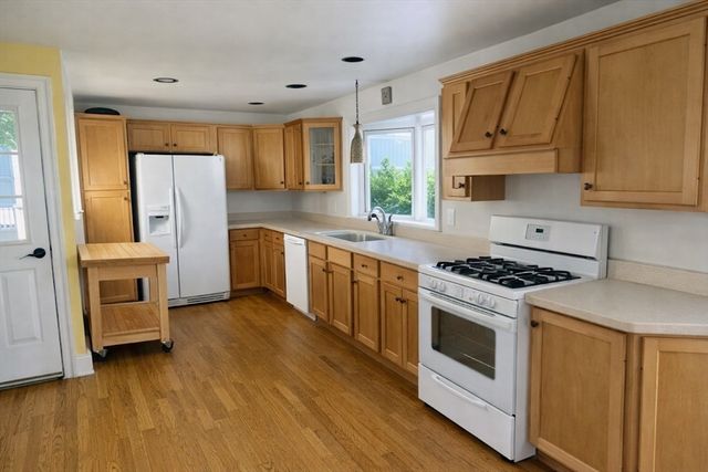 69 Lealand Avenue, Agawam, MA 01001