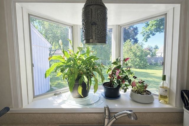 69 Lealand Avenue, Agawam, MA 01001