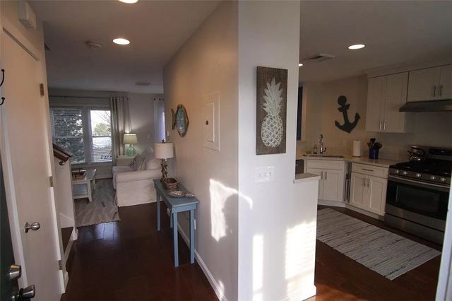 70 Houston Avenue 70, Newport, RI 02840