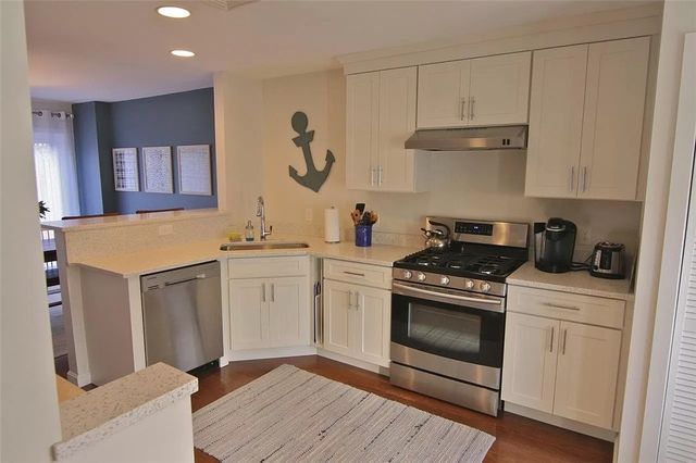70 Houston Avenue 70, Newport, RI 02840