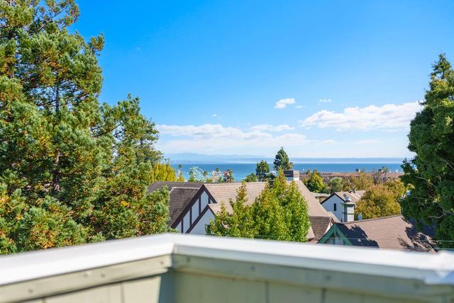 918 3rd Street A, Santa Cruz, CA 95060