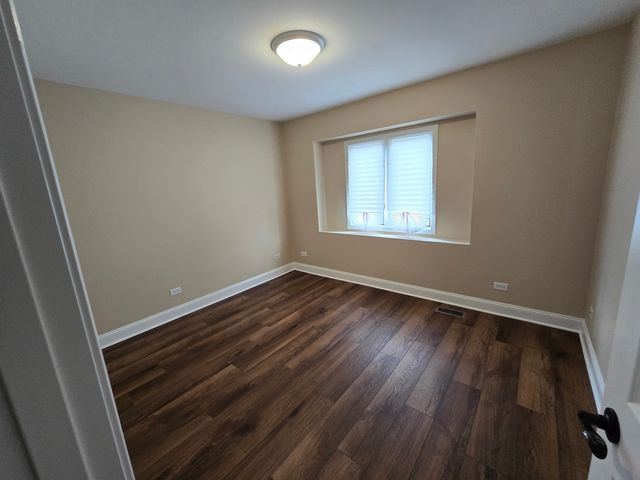 5 S Cliffside Drive 5, Willow Springs, IL 60480