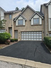 5 S Cliffside Drive 5, Willow Springs, IL 60480