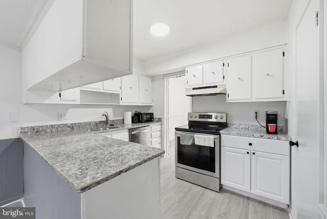 14455 TURIN LN, Centreville, VA 20121