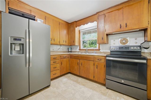 13 Richland DR, Newport News, VA 23608