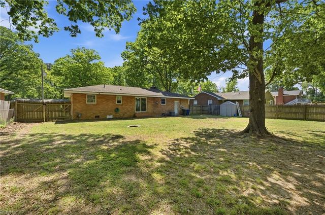 13 Richland DR, Newport News, VA 23608