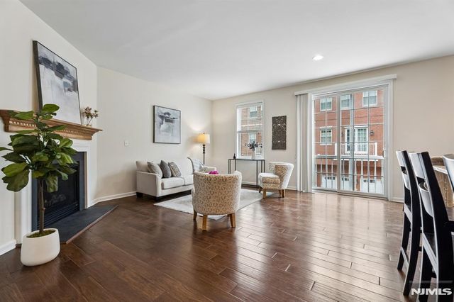 54 Carillon Circle, Livingston, NJ 07039