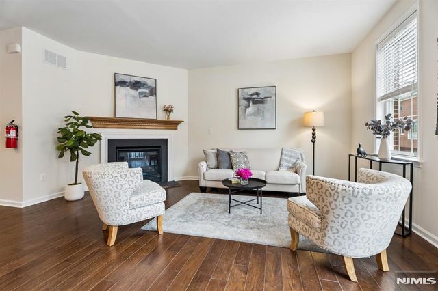 54 Carillon Circle, Livingston, NJ 07039