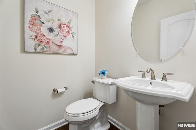 54 Carillon Circle, Livingston, NJ 07039