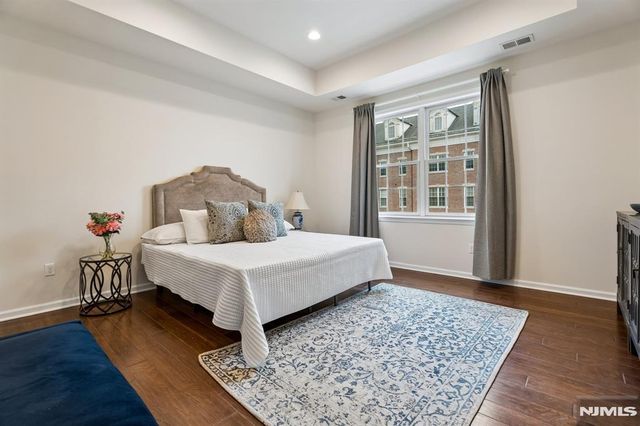 54 Carillon Circle, Livingston, NJ 07039