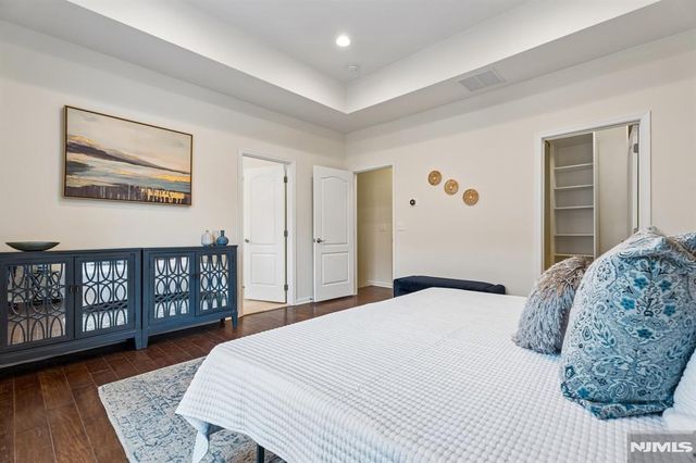 54 Carillon Circle, Livingston, NJ 07039