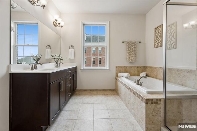 54 Carillon Circle, Livingston, NJ 07039