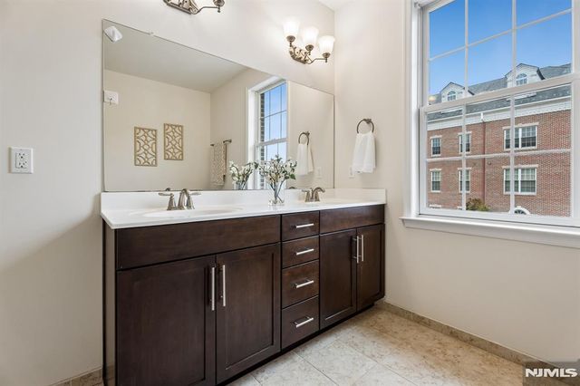 54 Carillon Circle, Livingston, NJ 07039