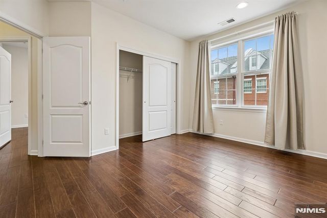 54 Carillon Circle, Livingston, NJ 07039