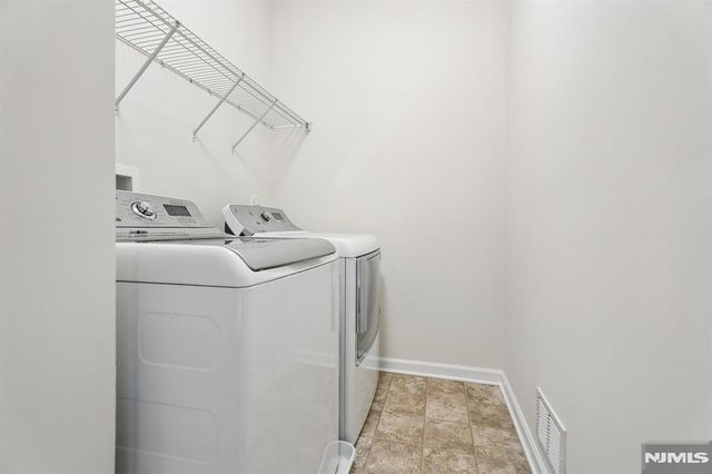 54 Carillon Circle, Livingston, NJ 07039