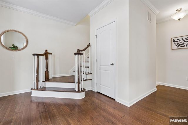 54 Carillon Circle, Livingston, NJ 07039