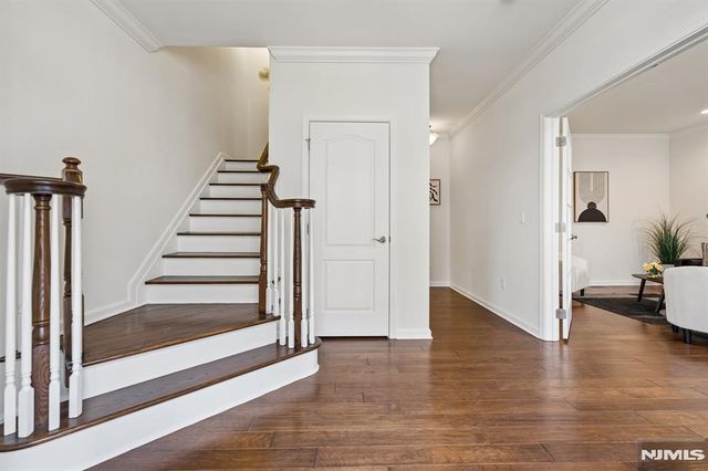 54 Carillon Circle, Livingston, NJ 07039