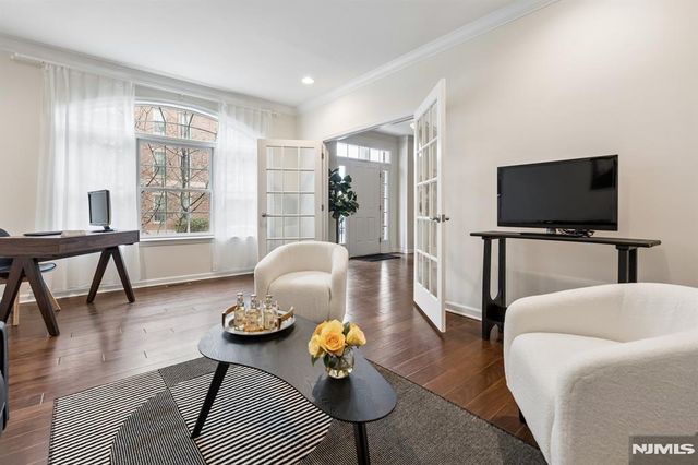 54 Carillon Circle, Livingston, NJ 07039