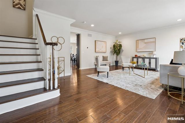 54 Carillon Circle, Livingston, NJ 07039