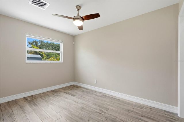 6810 LIVINGSTON AVENUE N, St Petersburg, FL 33702