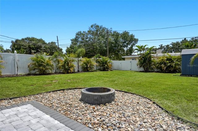 6810 LIVINGSTON AVENUE N, St Petersburg, FL 33702