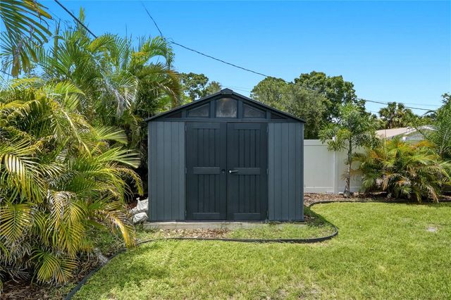 6810 LIVINGSTON AVENUE N, St Petersburg, FL 33702