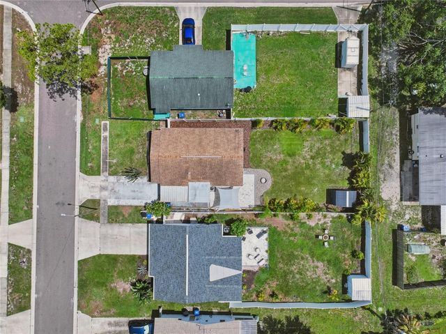 6810 LIVINGSTON AVENUE N, St Petersburg, FL 33702