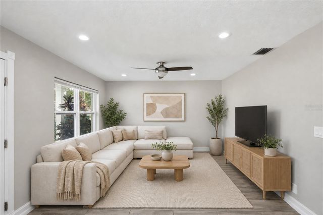 6810 LIVINGSTON AVENUE N, St Petersburg, FL 33702