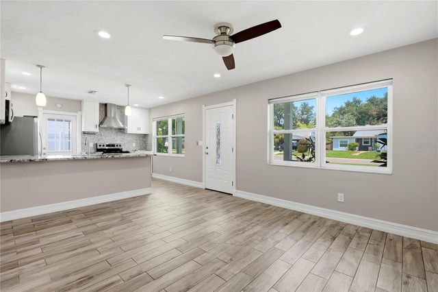6810 LIVINGSTON AVENUE N, St Petersburg, FL 33702