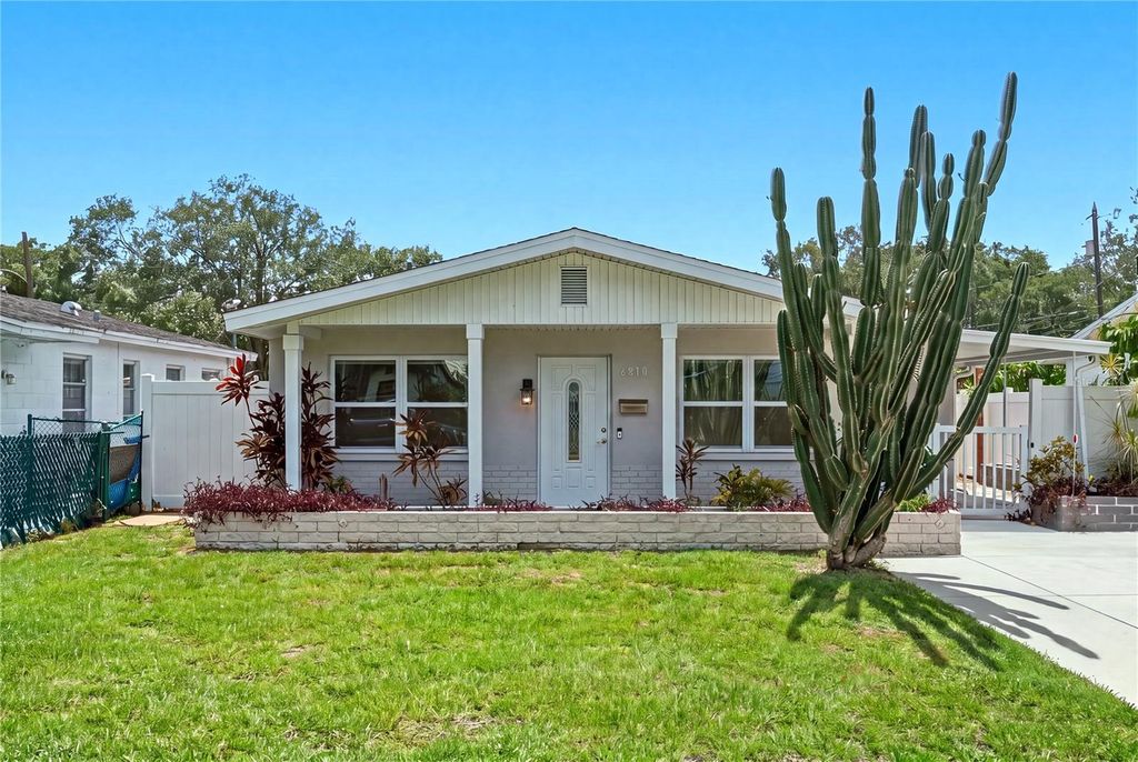 6810 LIVINGSTON AVENUE N, St Petersburg, FL 33702