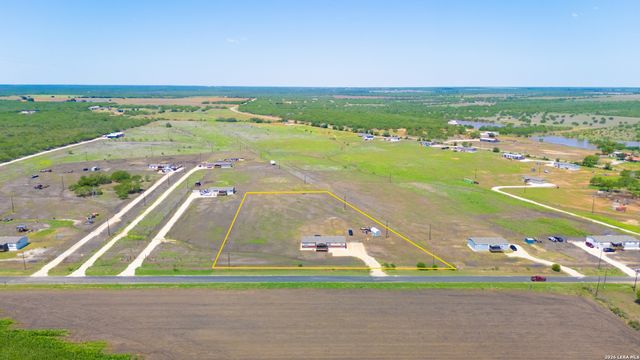 250 Cr 325, Jourdanton, TX 78026