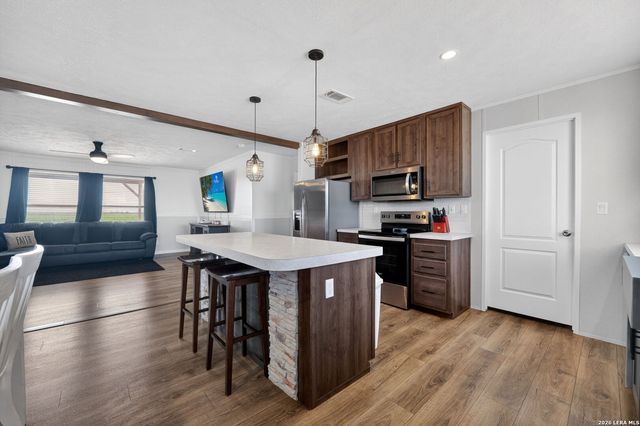 250 Cr 325, Jourdanton, TX 78026