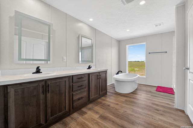 250 Cr 325, Jourdanton, TX 78026