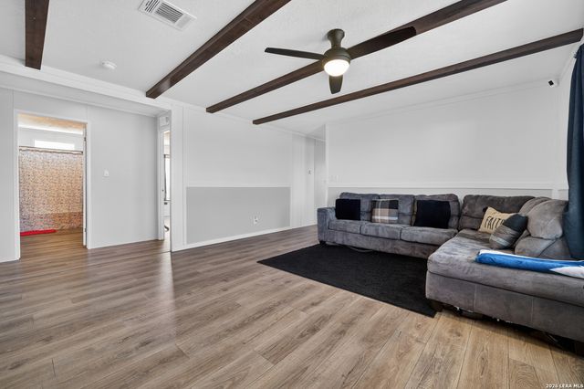 250 Cr 325, Jourdanton, TX 78026