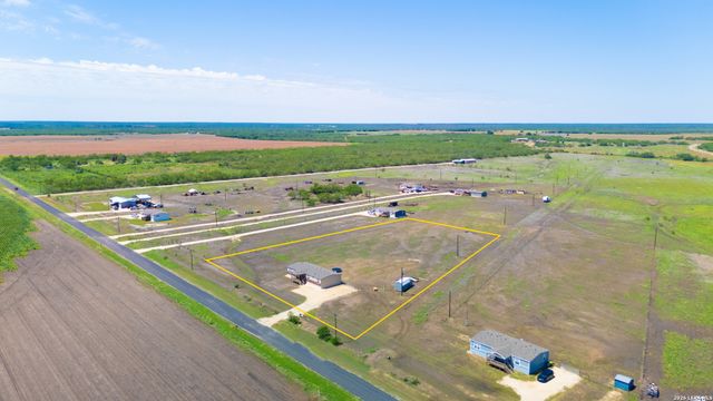 250 Cr 325, Jourdanton, TX 78026